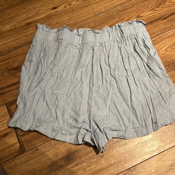 Light blue paper bag shorts - Picture 2 of 2